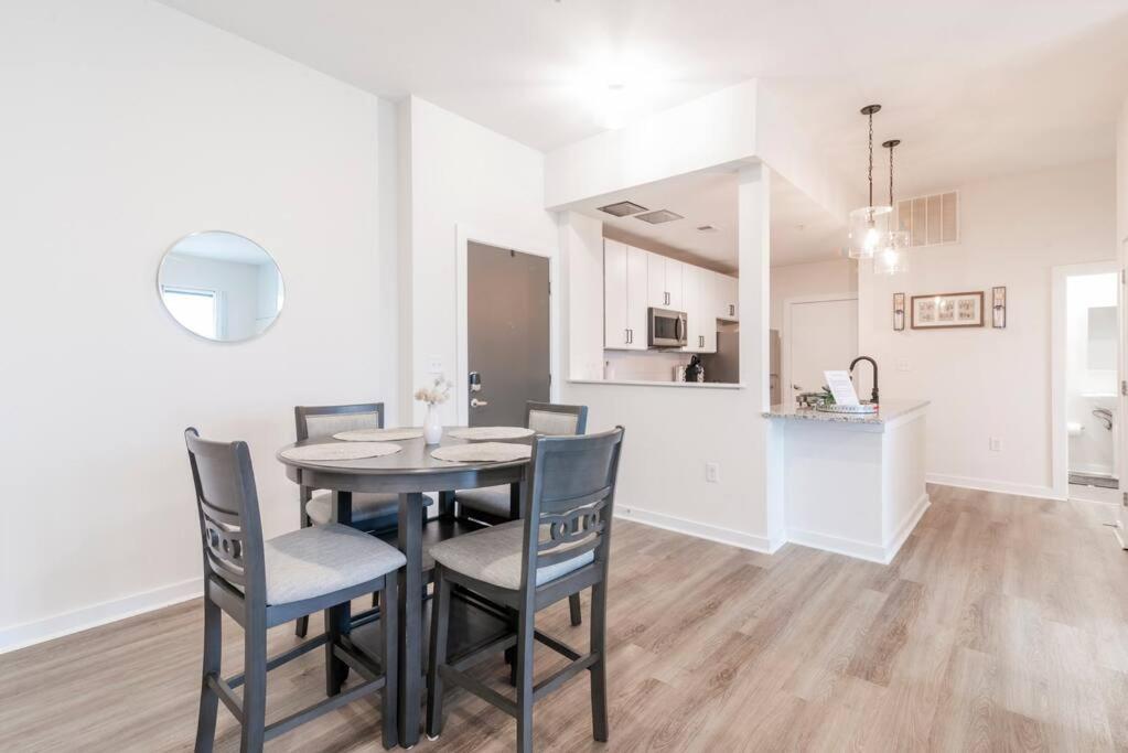 Charming Cozy Apartment With Wi-Fi & Free Parking Charlotte Bagian luar foto