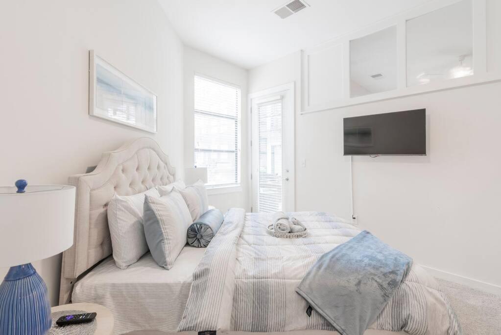 Charming Cozy Apartment With Wi-Fi & Free Parking Charlotte Bagian luar foto