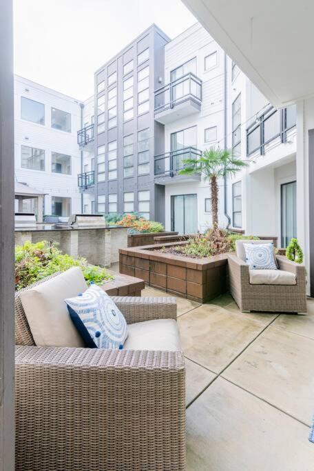 Charming Cozy Apartment With Wi-Fi & Free Parking Charlotte Bagian luar foto