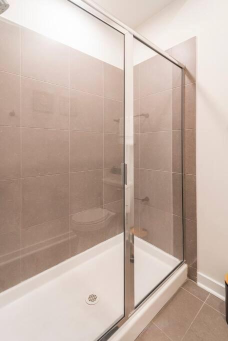 Charming Cozy Apartment With Wi-Fi & Free Parking Charlotte Bagian luar foto