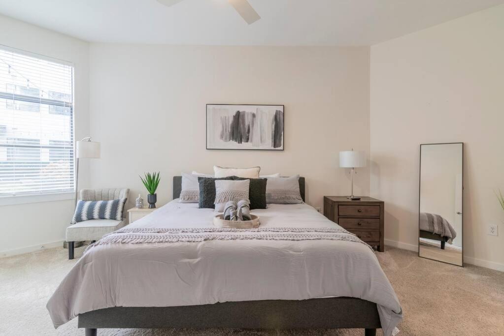 Charming Cozy Apartment With Wi-Fi & Free Parking Charlotte Bagian luar foto