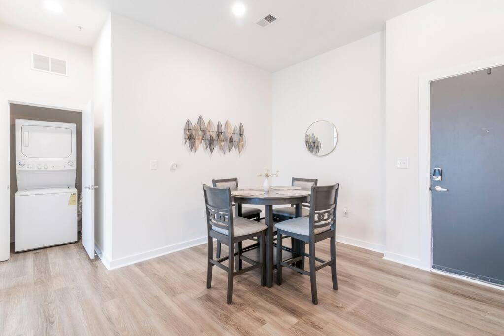 Charming Cozy Apartment With Wi-Fi & Free Parking Charlotte Bagian luar foto