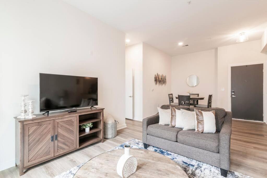 Charming Cozy Apartment With Wi-Fi & Free Parking Charlotte Bagian luar foto