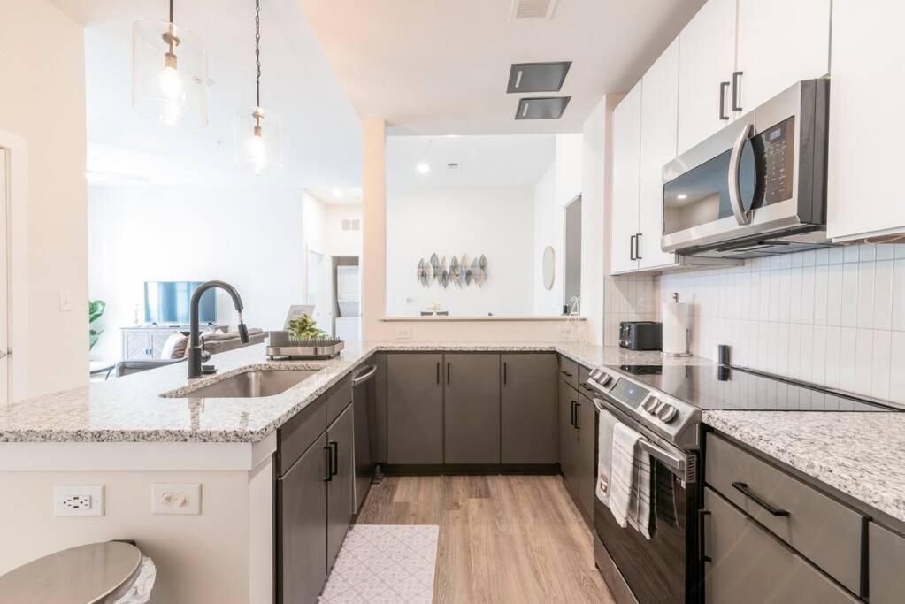 Charming Cozy Apartment With Wi-Fi & Free Parking Charlotte Bagian luar foto