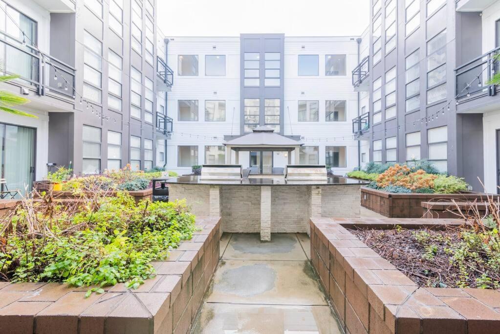 Charming Cozy Apartment With Wi-Fi & Free Parking Charlotte Bagian luar foto