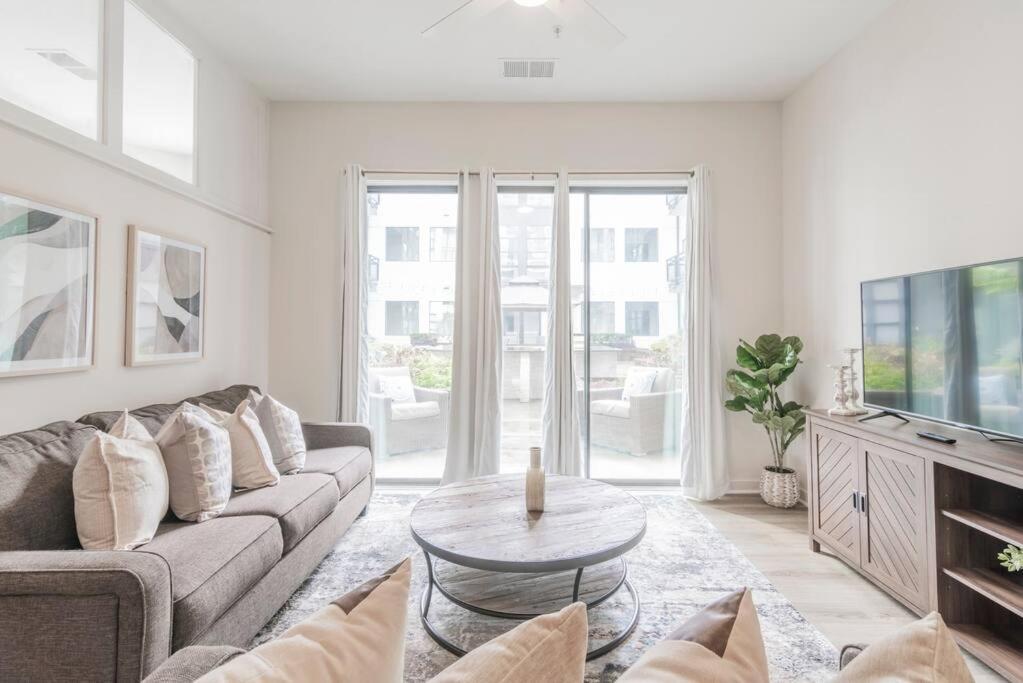 Charming Cozy Apartment With Wi-Fi & Free Parking Charlotte Bagian luar foto