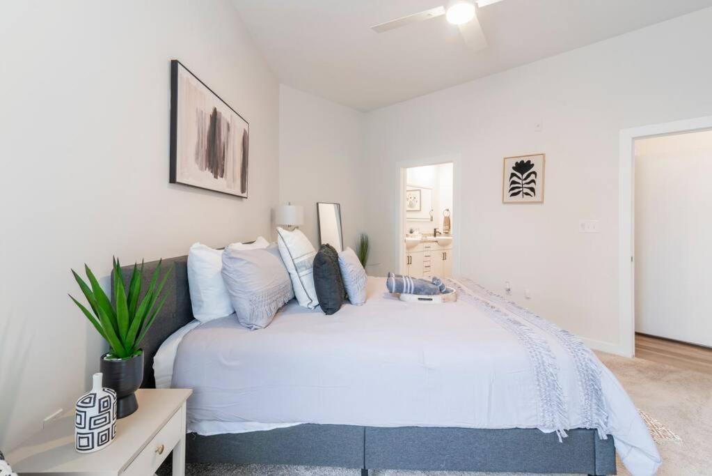 Charming Cozy Apartment With Wi-Fi & Free Parking Charlotte Bagian luar foto